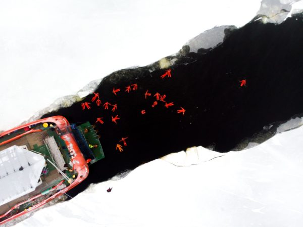 Polar Explorer Ice Breaker Experience - Imagem 5